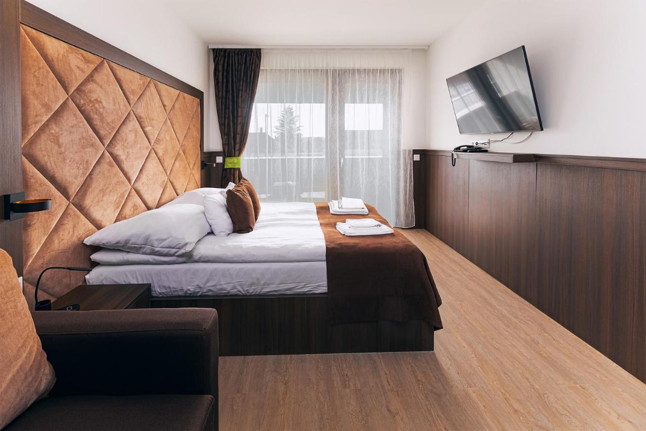 Park Hotel Buek-Buekfuerdo Eksteriør bilde