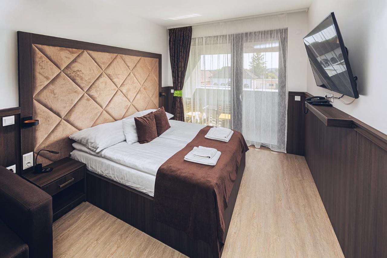 Park Hotel Buek-Buekfuerdo Eksteriør bilde