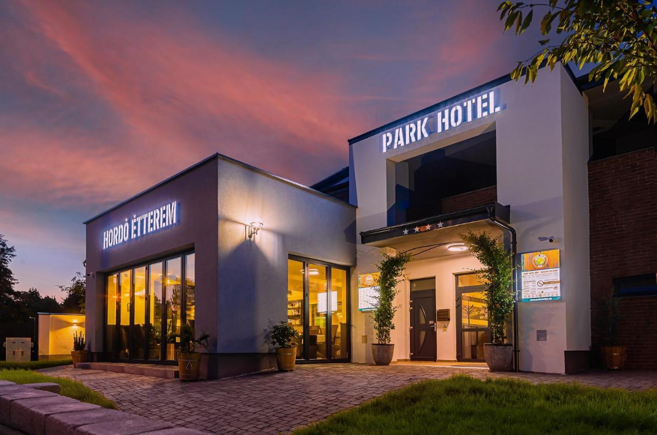 Park Hotel Buek-Buekfuerdo Eksteriør bilde
